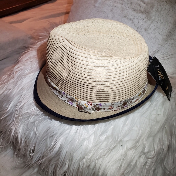 Hat - Picture 2 of 9